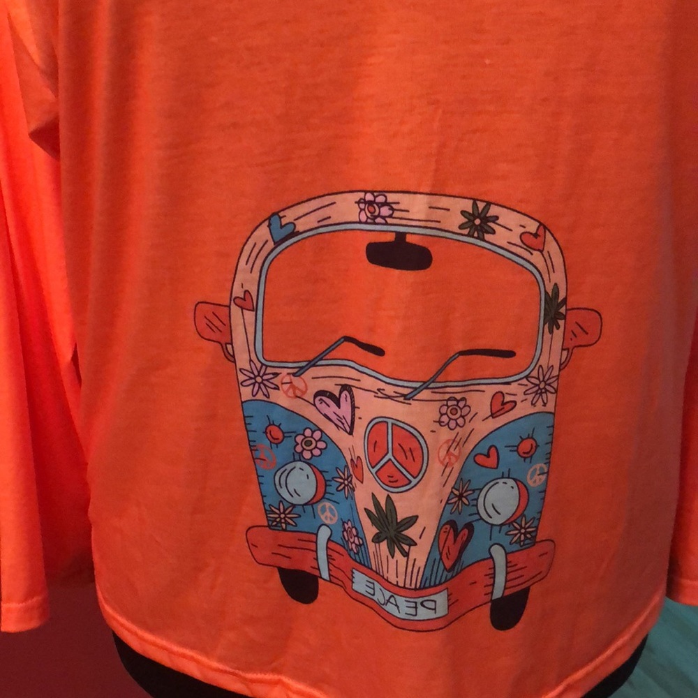 NWT Spring V Line Top - Picture 4 of 4